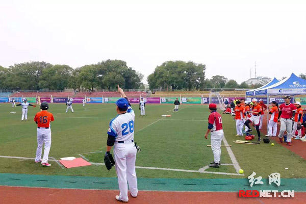 2015海峡两岸长沙慢垒邀请赛举行 桂林台商队