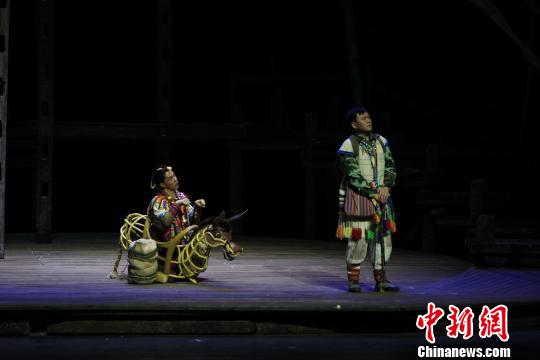 四川人艺廉政话剧 巴交龙布 融入纳西风情晋京