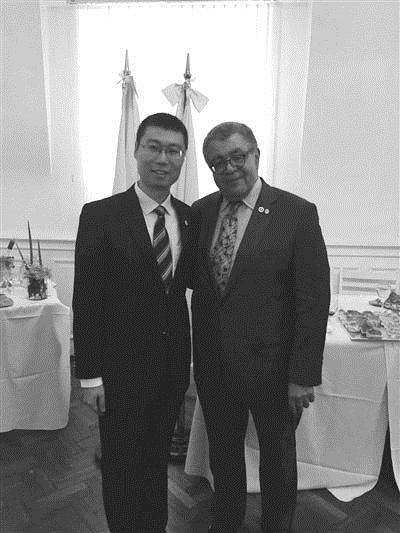 南京公证员首获世界公证大学毕业证 - 教育纵横