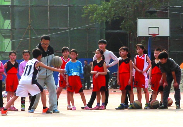 怀化一山区小学女子篮球队纪录片入围国际电影