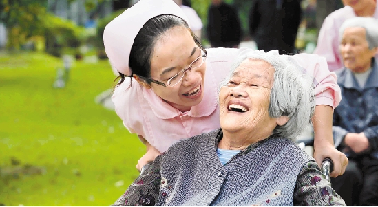 金羊网直击羊城论坛各方代表养老服务大家谈