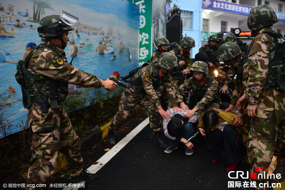 江西上饶武警击毙一持枪拒捕在逃杀人案主犯(