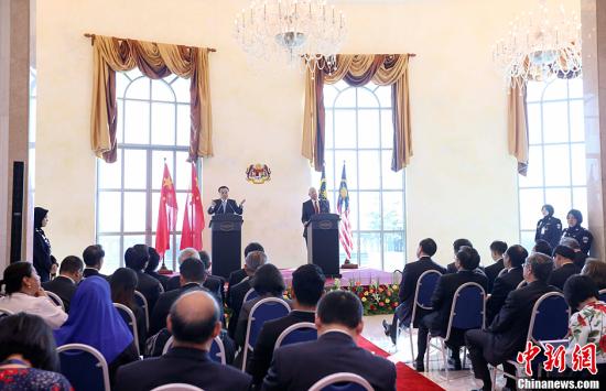 11月23日下午，中国总理李克强同马来西亚总理纳吉布在马来西亚总理府举行会谈后共同会见记者。中新社记者 刘震 摄