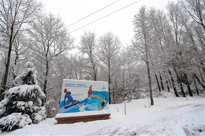 11月21日，北京迎来大雪，2022冬奥赛场延庆小海坨山银装素裹。图/CFP