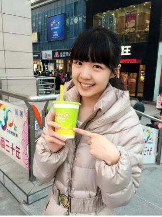 5个橙子商场鲜榨自动榨汁机竟然是这样操作的