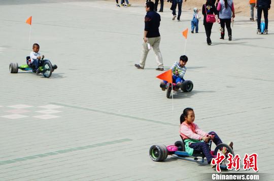 统计报告显示:溺水交通事故等是导致儿童死亡