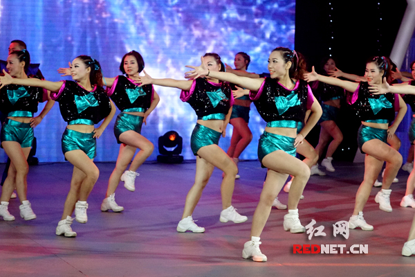 湖南IPTV首届广场舞大赛落幕 娄底红逸拉丁舞