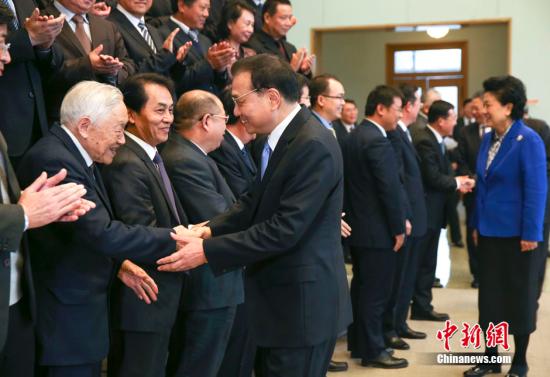 11月30日,中共中央政治局常委、国务院总理李克强在北京会见中国博士后青年创新人才座谈会代表,并发表重要讲话。