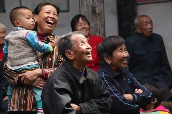 [纪检人镜头]百姓笑容里读懂对反腐败的期待和热情|村官|反腐|监察局_新浪新闻