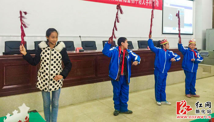中国戏曲进校园活动在新化思源实验学校举行|