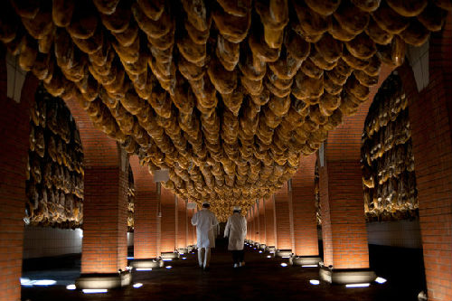 美媒:西班牙猪肉成中国餐桌新宠 中国人:不怕贵