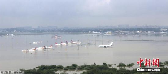 印度南部暴雨致学校停课工厂停工 波及七千万