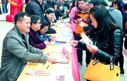 图文:向职工宣传宪法|宪法|职工|图文