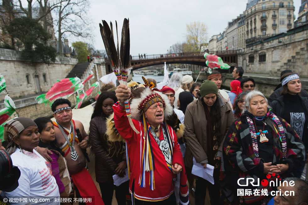 世界各国原住民聚集巴黎呼吁解决气候问题(高