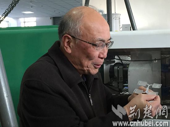 [湖北新院士风采]华中大教授李德群:33岁开始学