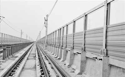 城市快速路上车辆噪音污染 该谁负责设置声屏