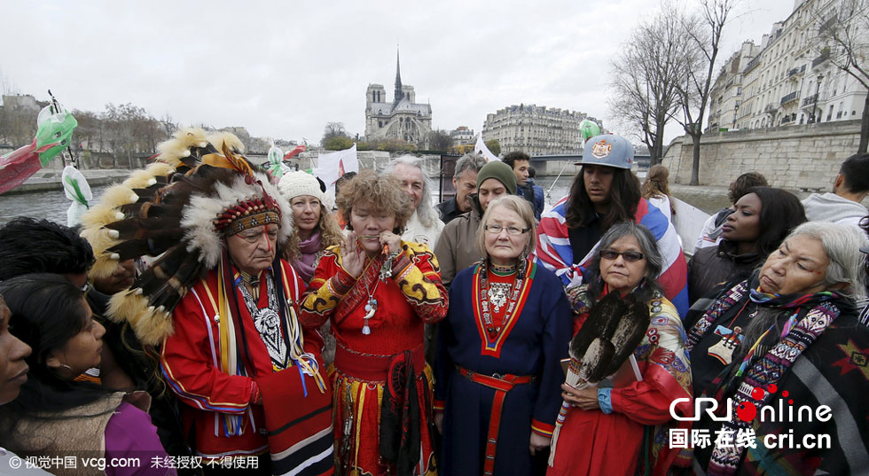 世界各国原住民聚集巴黎呼吁解决气候问题(高