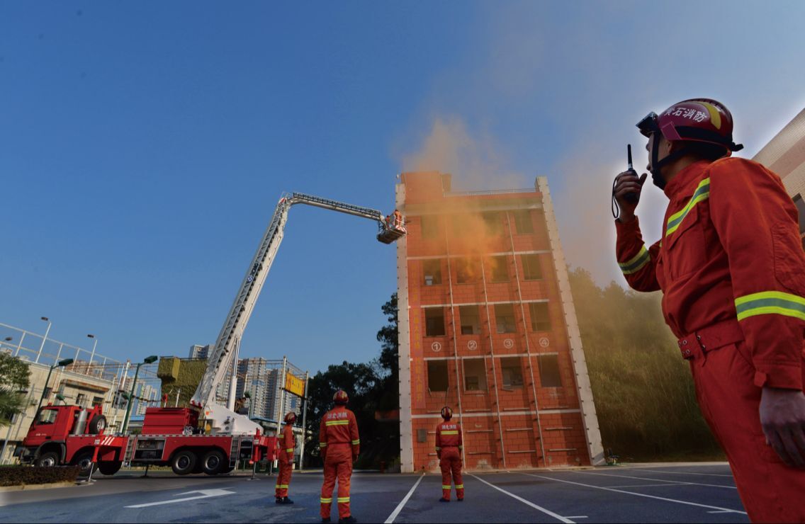 黄石最高消防车上岗 可达18层楼(图)|消防车|