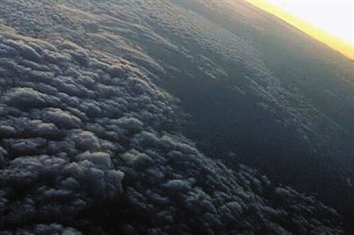网传北京上空恐怖黑云图片。网络截图