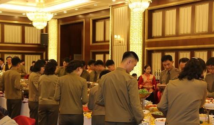 牡丹峰乐团美女接受韩媒采访:感谢中国热情款