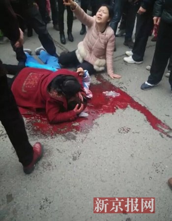 城管驾驶执法车撞死初中生.图