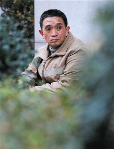 2013年11月27日，被害者黄洋的父亲黄国强。刘行喆 摄