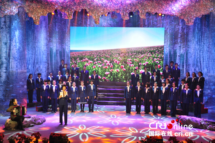 北京市京源学校公演自排诗剧《神圣战争》纪念