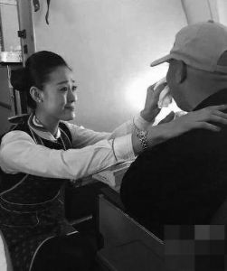 喂饭空姐:每个人都会老去我们也都有自己的父