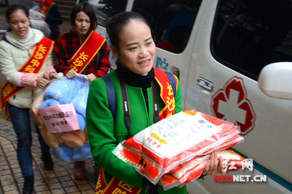 情暖老人心义工活动:希望社会关注老年人精神