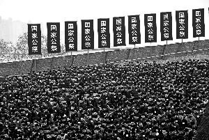 死难者国家公祭仪式现场举行集体默哀.新华社发,-防身枪械,打鸟