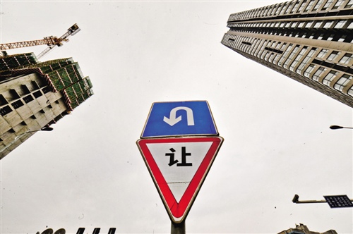 政治局分析2016年经济:降低企业成本 化解房地