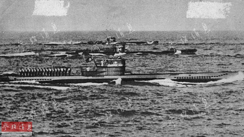 图为3艘U艇在大西洋上编队航行。