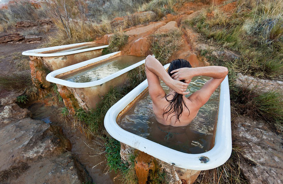 探秘美国沙漠治愈温泉 可数分钟内缓解肌肉疼