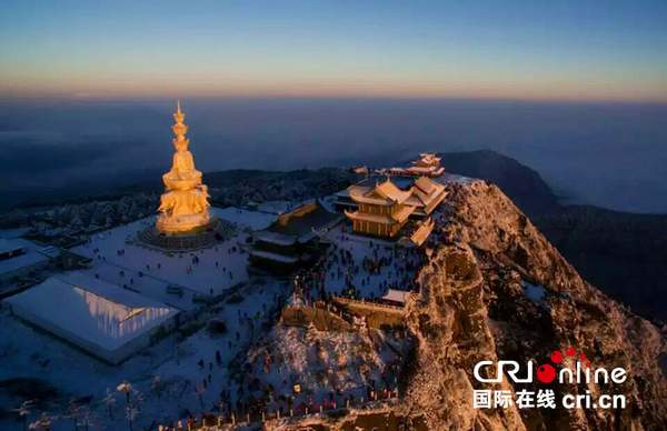 峨眉金顶全景