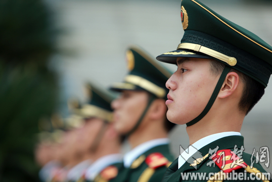 湖北消防举行省应急救援指挥中心大楼搬迁升旗