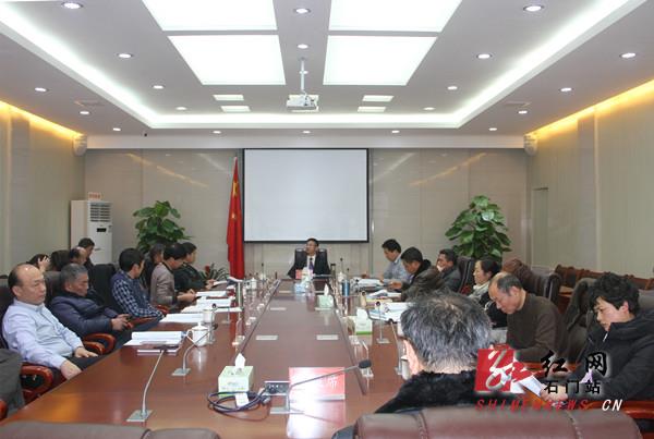 石门县政府研究易地扶贫搬迁和公务员招录等议