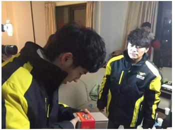 王宝强、刘昊然化身袋鼠骑士 美团外卖送出贴