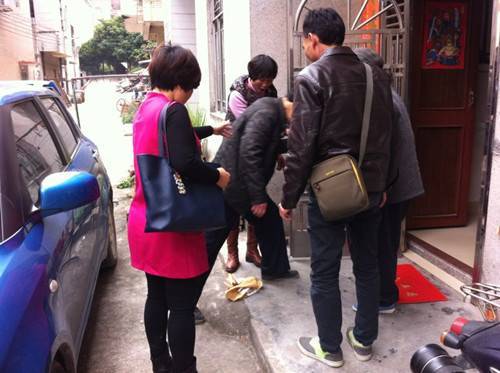 广州老汉怒杀吸毒儿被判缓刑,街坊曾联名上书