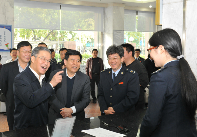 王秦丰在深圳国税基层单位调研时强调:组织好