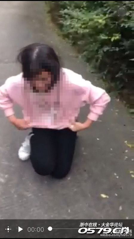 日本女子扒内衣摔视频_性感内衣日本
