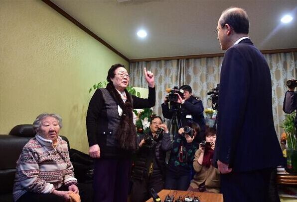 韩国在世慰安妇面斥韩外交部高官:你是日本外