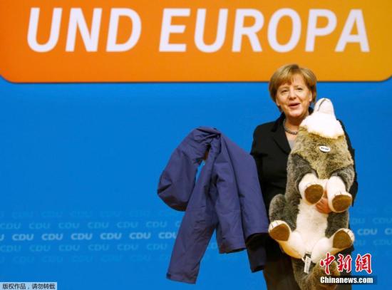 默克尔:德国社会及经济将从难民流入中受益(图