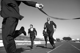 【2016投资:进取还是保守 买基金也要讲策. 来