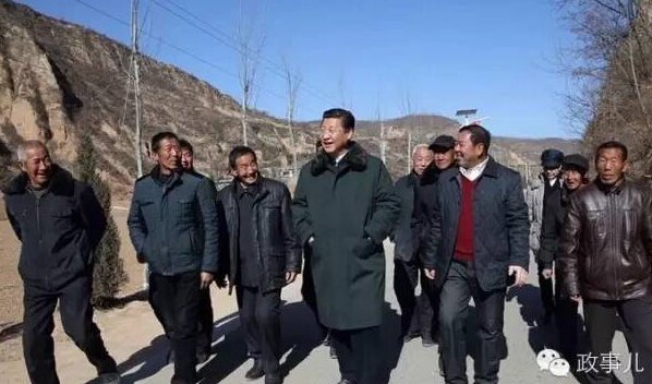 习近平2016新年贺词七看点:办公室新添7张照