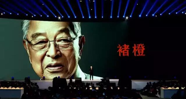 罗振宇演讲:何须转型只要生长_手机新浪网