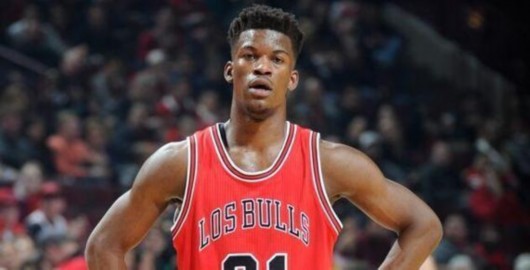 一肘打裂嘴激出巴特勒半场40分:别拿我比乔丹