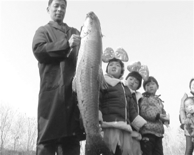 乡村举办捕鱼节