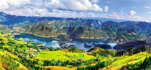 长廊    "一江碧水· 两岸青山" 的 长江云阳段摄/熊彬    云阳清水湖
