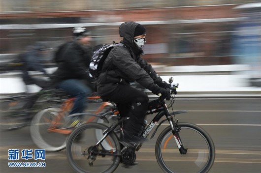 莫斯科冬季自行车大游行[图]