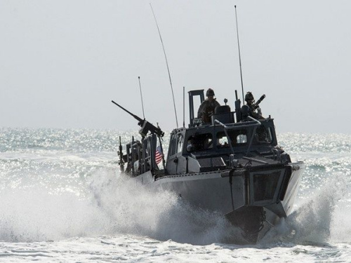 资料图片：美海军两艘小型舰艇12日在波斯湾海域遭伊朗扣留。